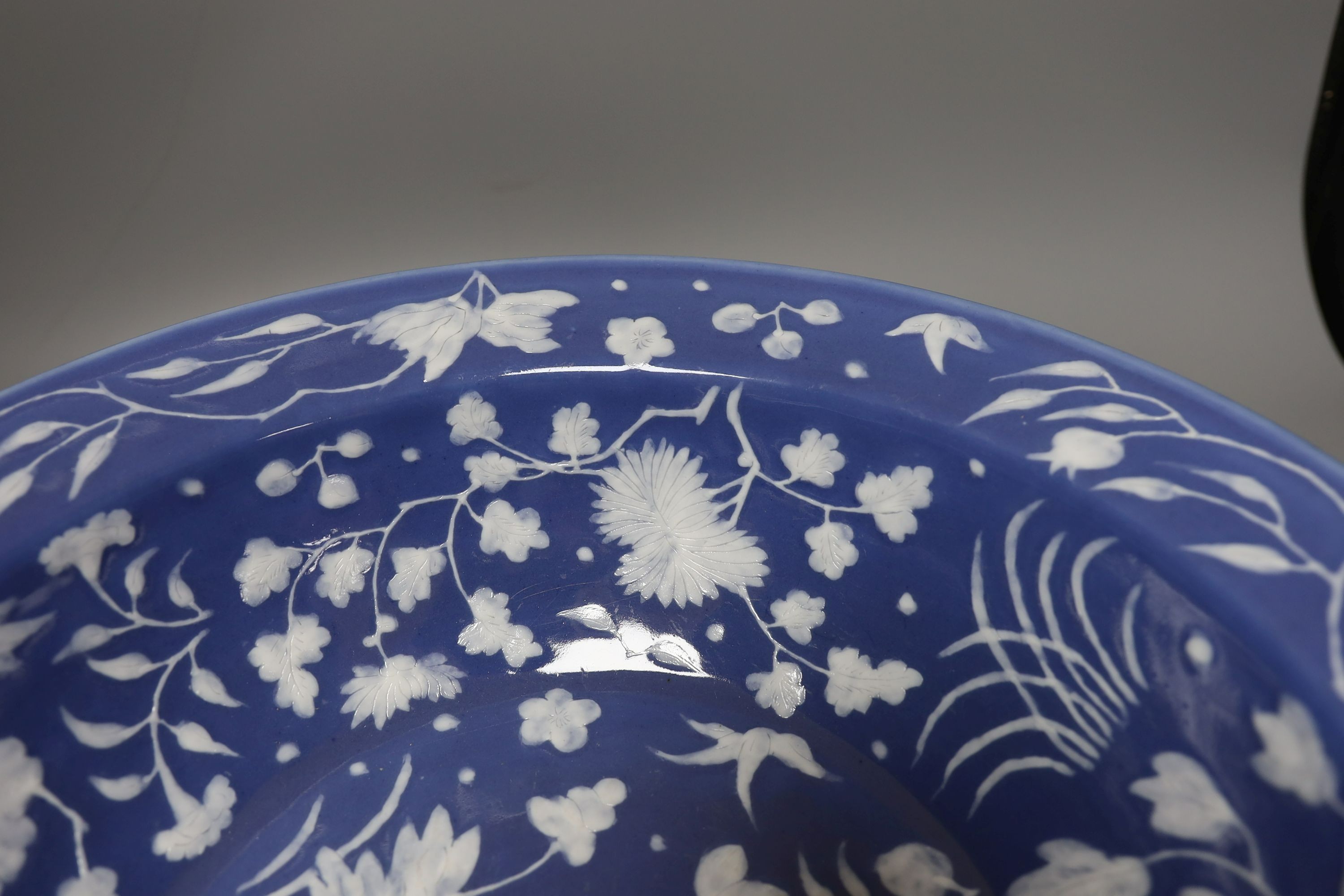 A Chinese export slip decorated blue ground basin, c.1830 - 40cm diameter